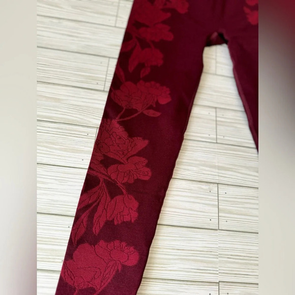 Fabletics | High-Waisted Seamless Floral Legging - Size S - Picture 6 of 6